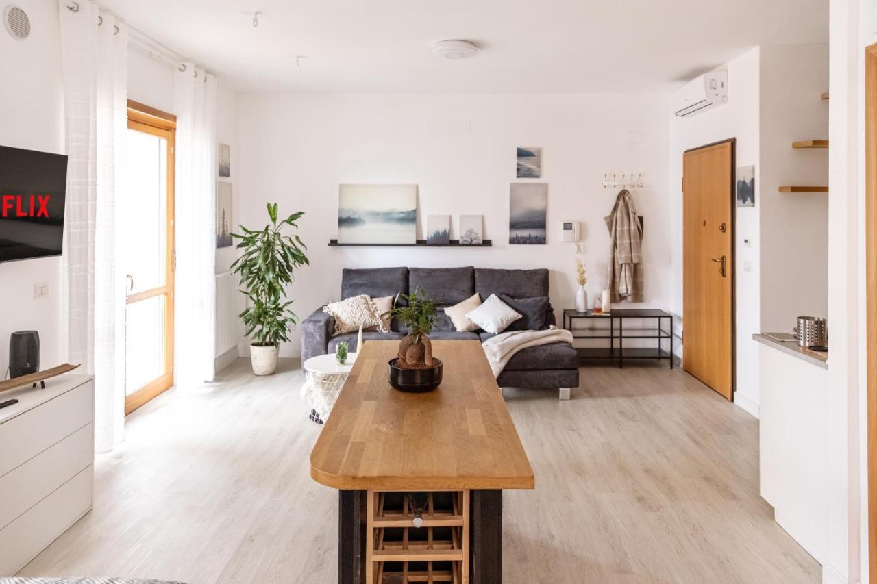 Loft Con Terrazzo - 3 Min Dalle Autostrade By Followgreenhouserome Buitenkant foto