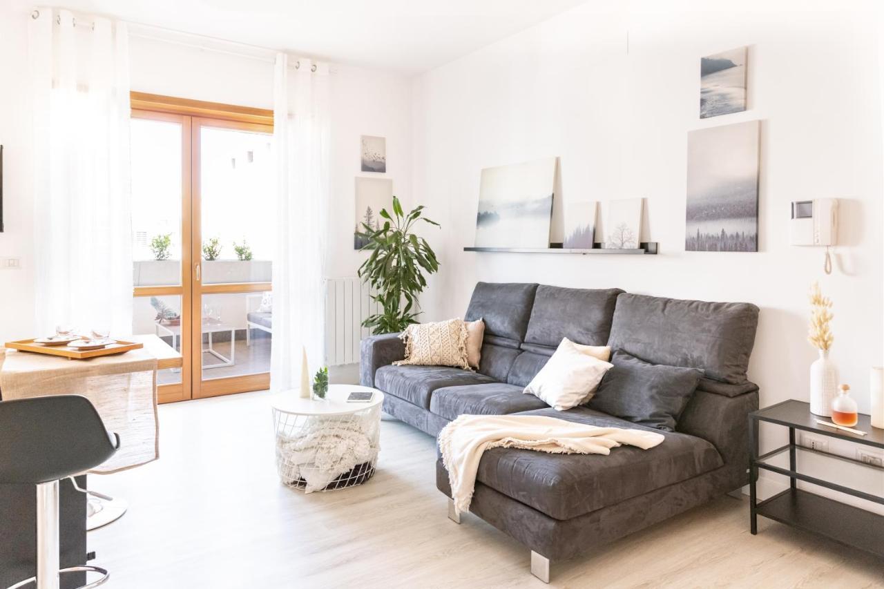 Loft Con Terrazzo - 3 Min Dalle Autostrade By Followgreenhouserome Buitenkant foto